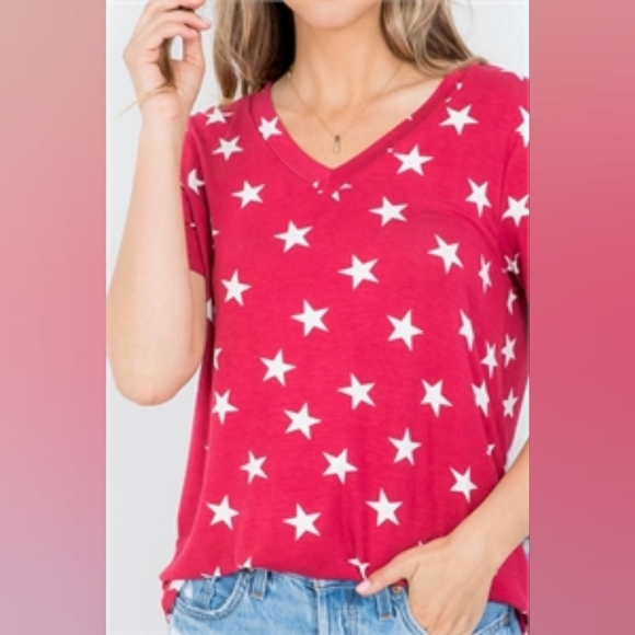 Perfect Peach V-NECK SHORT SLEEVE STAR PRINT TOP- RED 1X - Picture 4 of 5